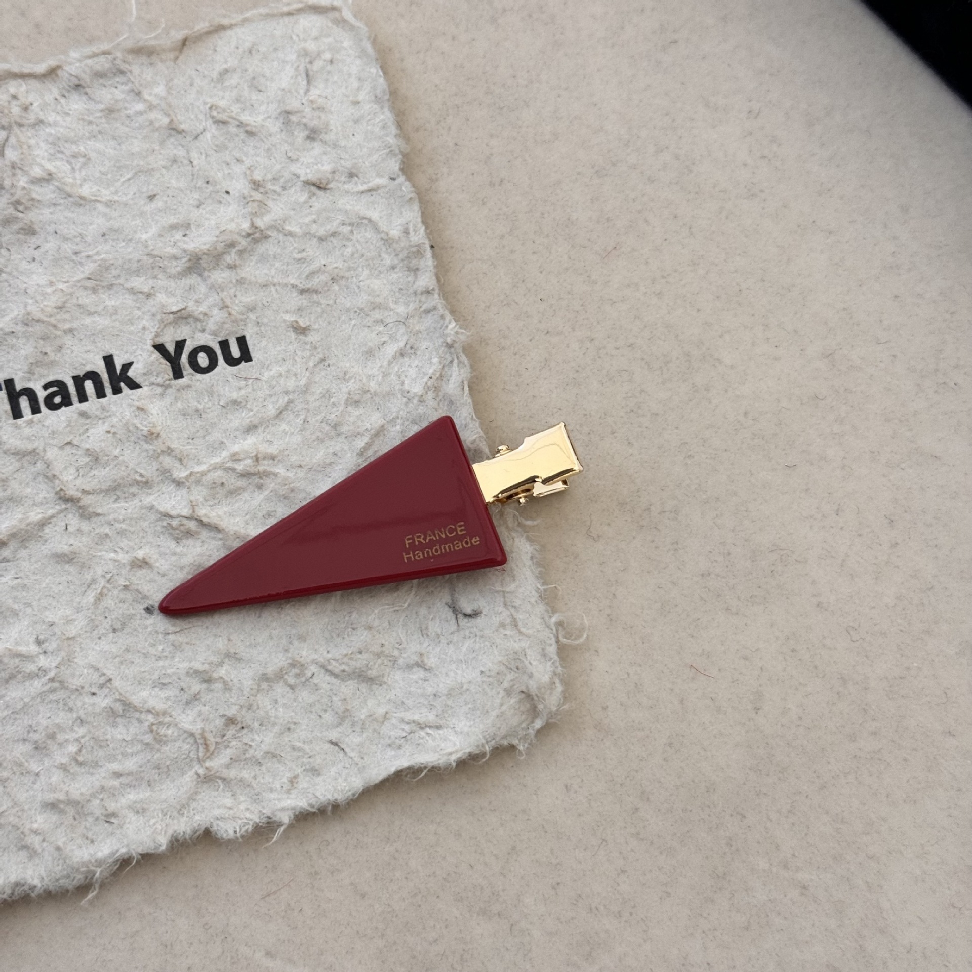Shen Yue's same gold label design triangular makeup clip, cute and girlish retro hair clip, versatile and seamless clip, bangs clip undefined