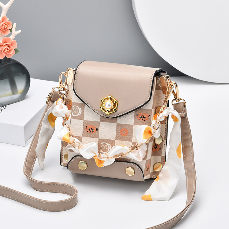 The 2025 new fashion and versatile bestseller, the single-shoulder hand-held crossbody bag from Dixi, is a trendy ladies' small bag that is unique for women in summer Application Scenario