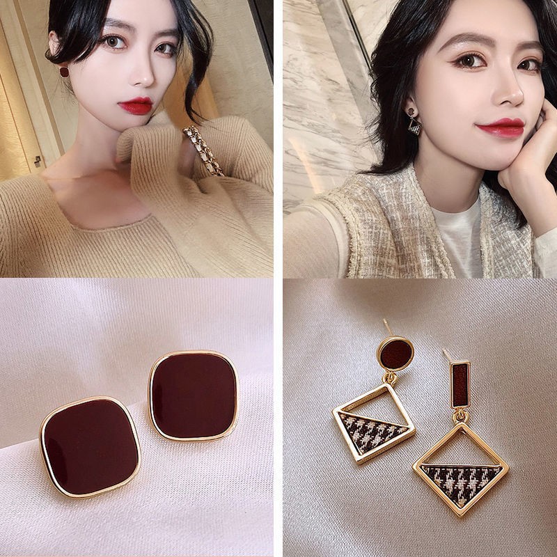 2026 New style fashionable and versatile earrings, feminine pearl stud earrings, silver needle, niche design, high-end sense earrings wholesale Application Scenario