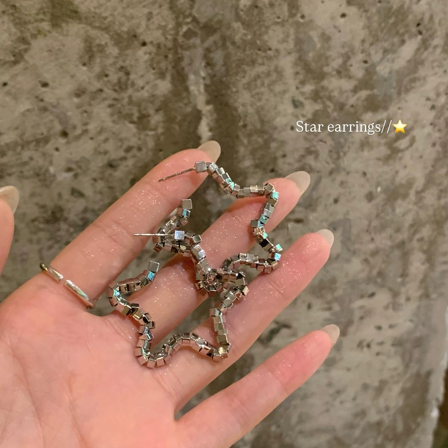 Zirconium rose flower earrings with a light luxury and high-end feel, stud earrings, a 2026 bestseller for women, are versatile and niche earrings for summer commutes undefined