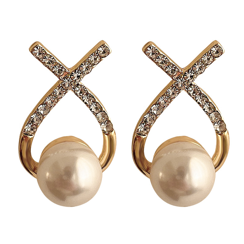 Small and exquisite pearl earrings for women, 2026 new style, light luxury and high-end feel, ear studs, niche design sense, internet-famous earrings Item Picture