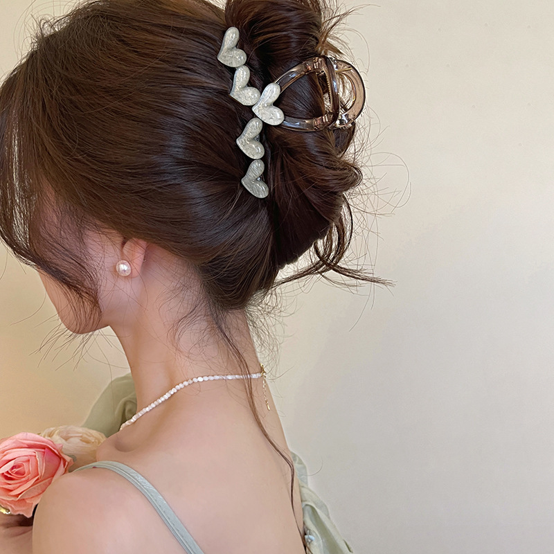 Fresh Korean-style heart-shaped hairpin for women 2026 new style, high-end and simple hairpin, high-end and elegant shark clip at the back of the head Specification image