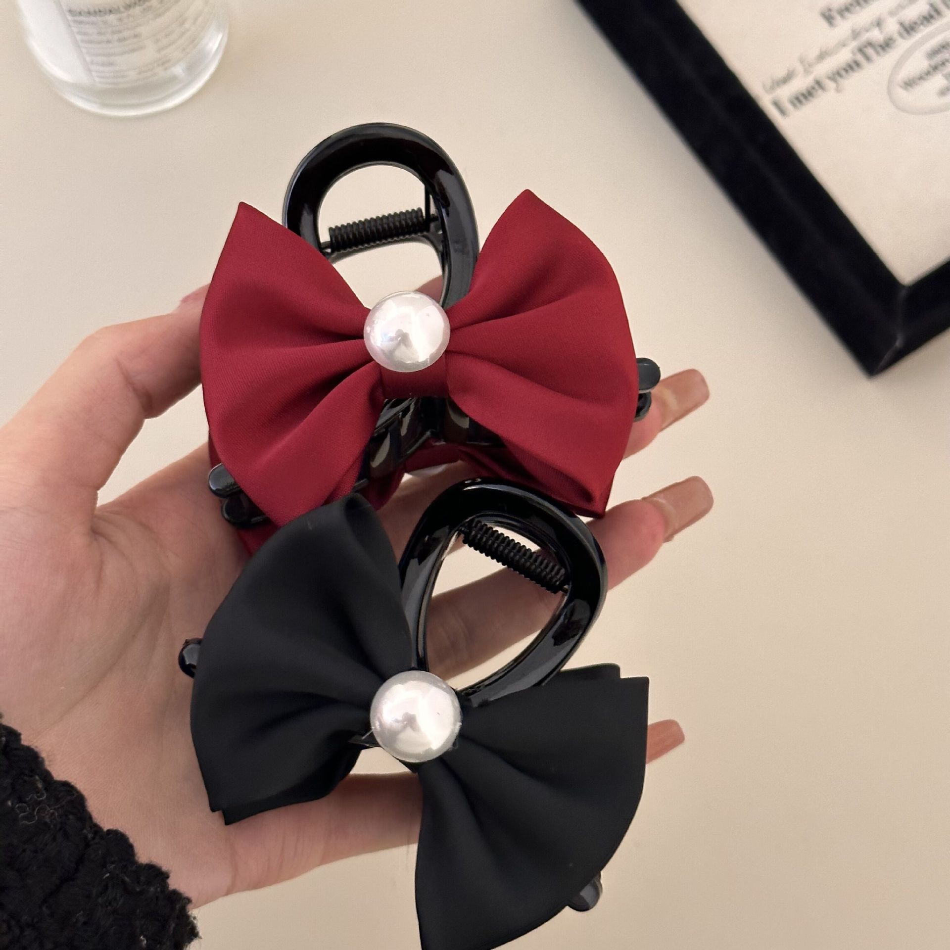 Velvet bow ~ Velvet pearl delicate hair clipper, short hair clip, back of the head updo, Korean shark clip