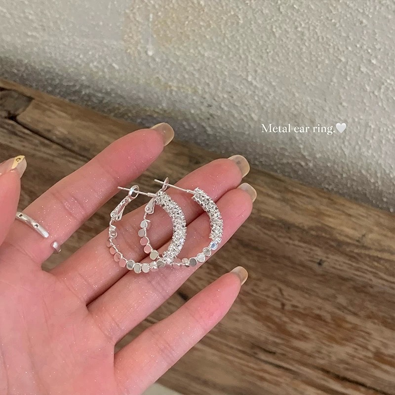Zirconium rose flower earrings with a light luxury and high-end feel, stud earrings, a 2026 bestseller for women, are versatile and niche earrings for summer commutes undefined