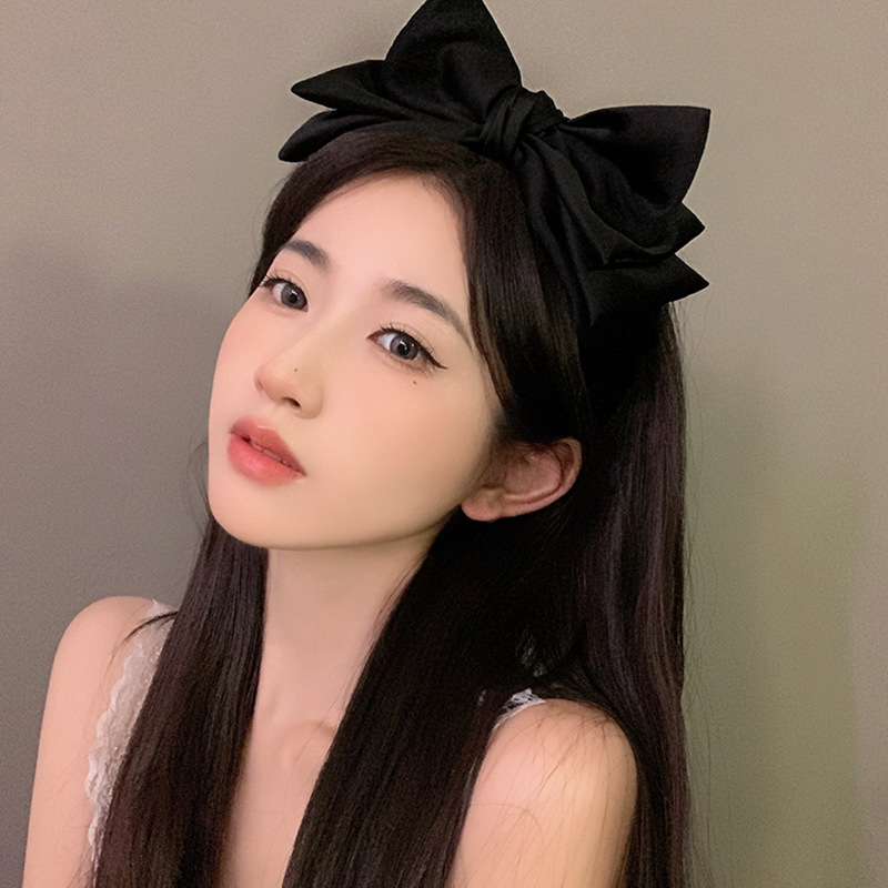高级感黑色蝴蝶结发箍女2026年新款网红洗脸发带简约百搭外出头箍 Application Scenario