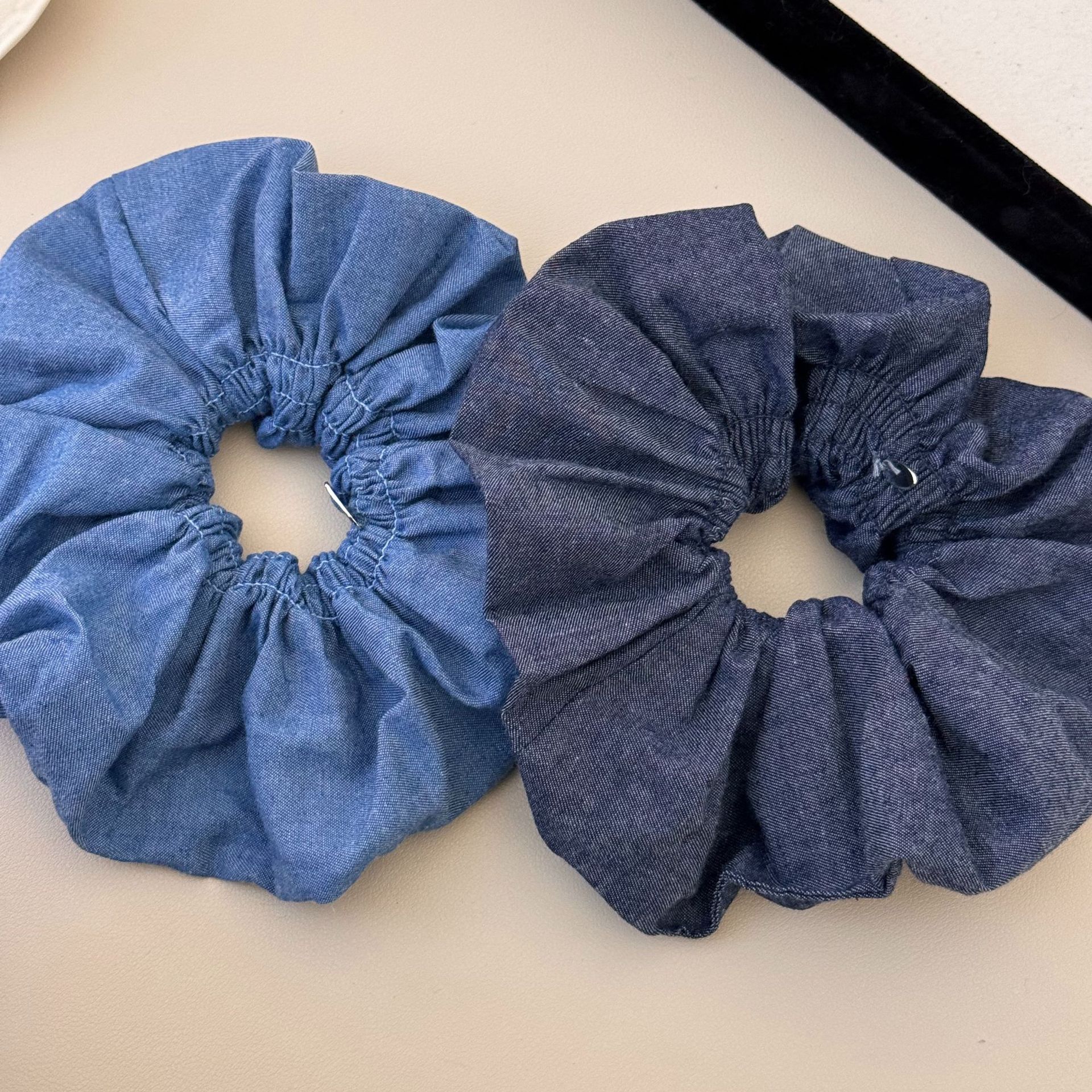 A versatile and laid-back large denim ribbon bow hair band with a high-end and elegant style. It can be used as a hair tie and bun accessory for women details Picture