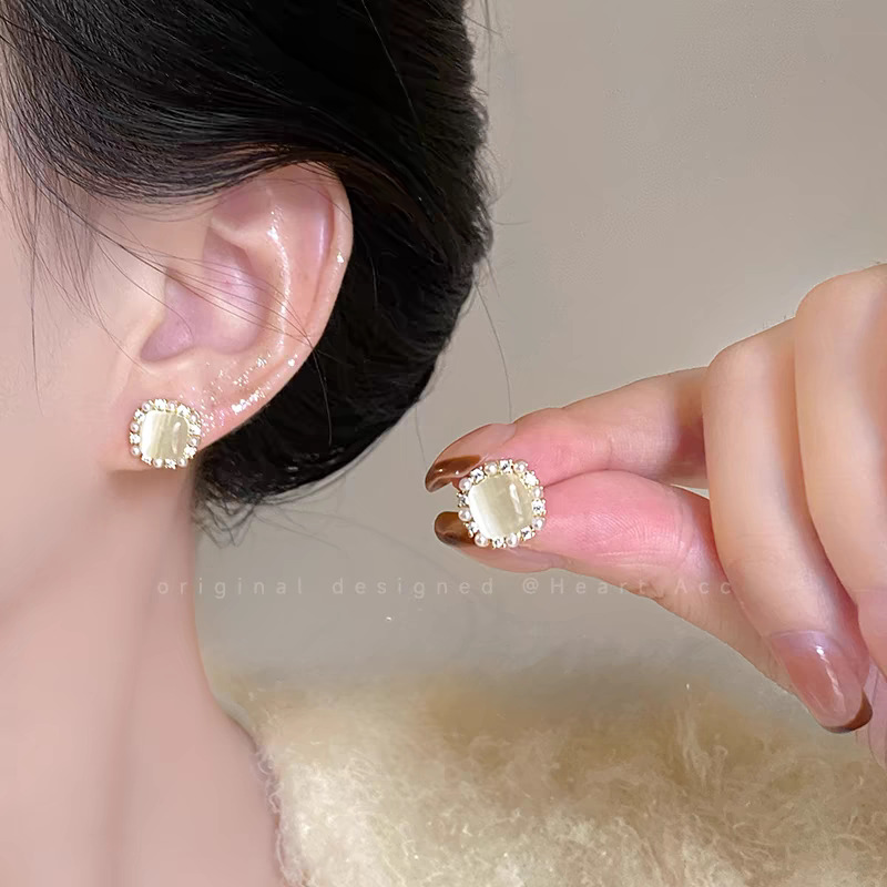 气质珍珠耳钉女2025新款轻奢高级感花朵耳环小众设计百搭耳饰批发 undefined