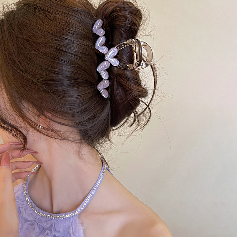 Fresh Korean-style heart-shaped hairpin for women 2026 new style, high-end and simple hairpin, high-end and elegant shark clip at the back of the head details Picture