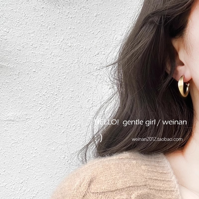 925 Silver matte coffee gold pigment ring earrings, a niche design, a 2025 new bestseller, stud earrings for women with a high-end feel Application Scenario