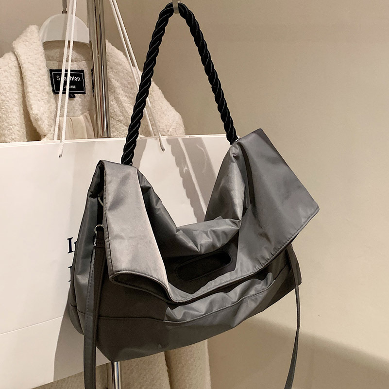 Korean ins fashion nylon single-shoulder bag for women with large capacity 2022 autumn/winter new style hand-held tote bag crossbody bag Application Scenario