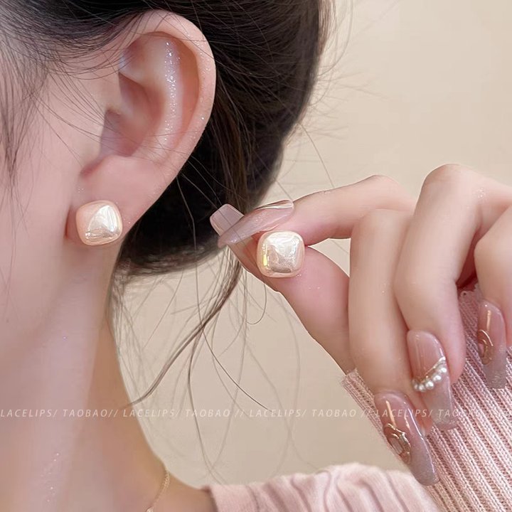 气质珍珠耳钉女2025新款轻奢高级感花朵耳环小众设计百搭耳饰批发 undefined