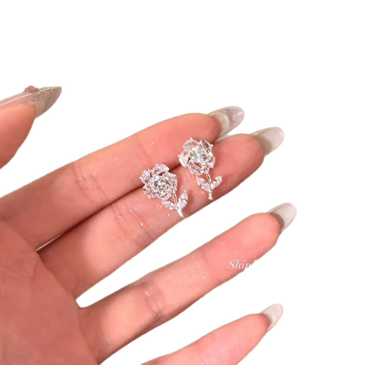 Zirconium rose flower earrings with a light luxury and high-end feel, stud earrings, a 2026 bestseller for women, are versatile and niche earrings for summer commutes Item Picture