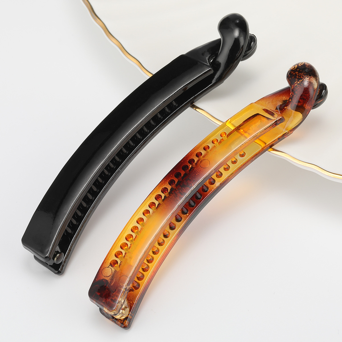 Korean-style hairpin for the back of the head, a high-end hairpin and hair accessory. Solid color, bright black, coffee color, fashionable twisted banana hairpin full image