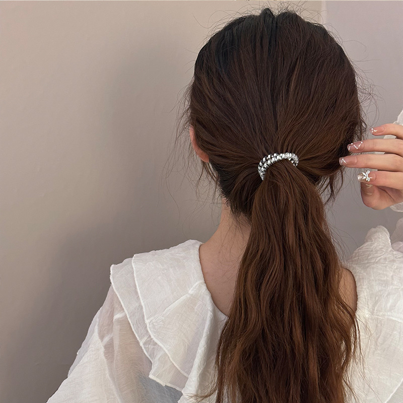 Silver telephone line hair band for women 2024, a new, high-end and cool style, wind power coil hair band, leather band hair accessory for women Specification image