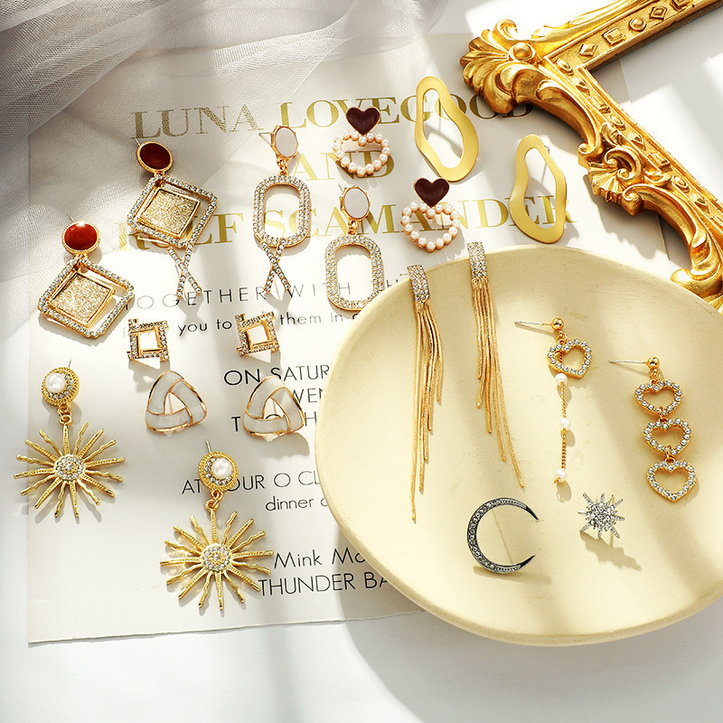 925 Silver needle Pearl Earrings, women's fashion trend stud tassels, high-end earrings, retro and elegant earrings wholesale Application Scenario