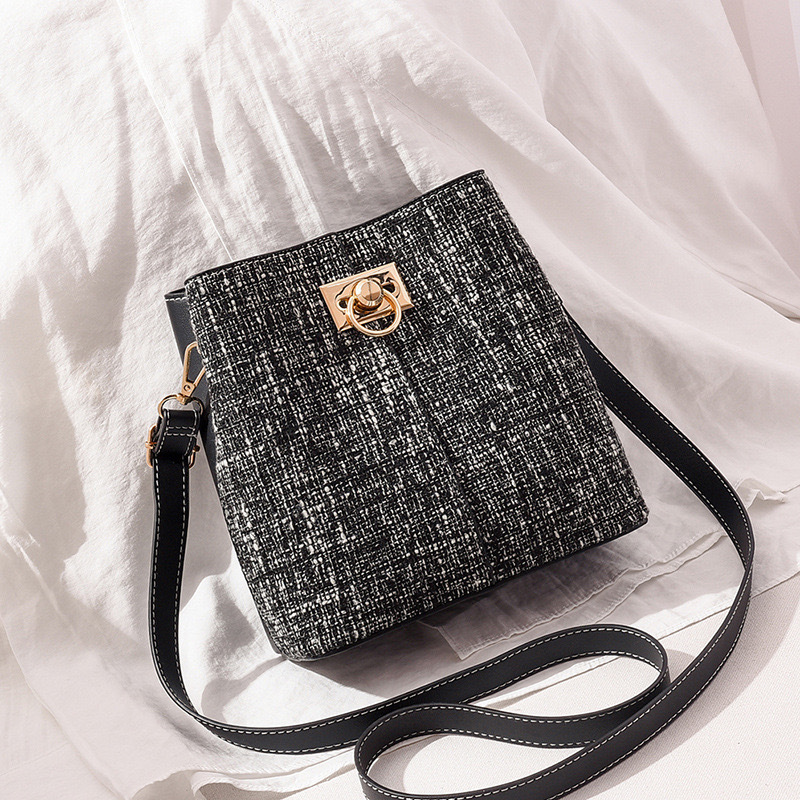 2025 Bucket Bag, a versatile summer new model, phone bag, large capacity, fashionable single-shoulder crossbody bag for women, Korean version from the manufacturer undefined