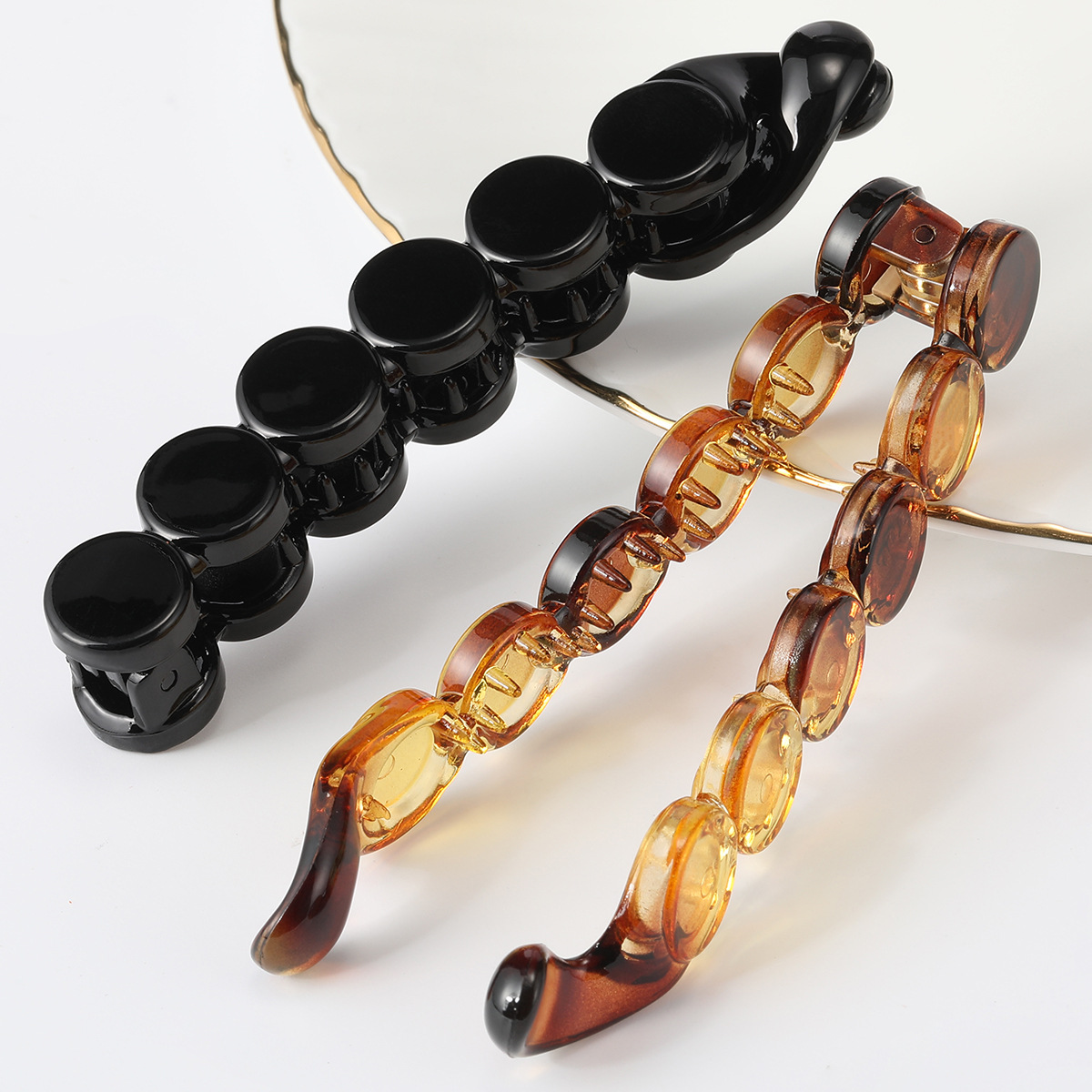 6 semi-circular bright black plastic banana clips, vertical clips with teeth, ponytail clips, pea pod-shaped hair clips, Super DIY accessories full image