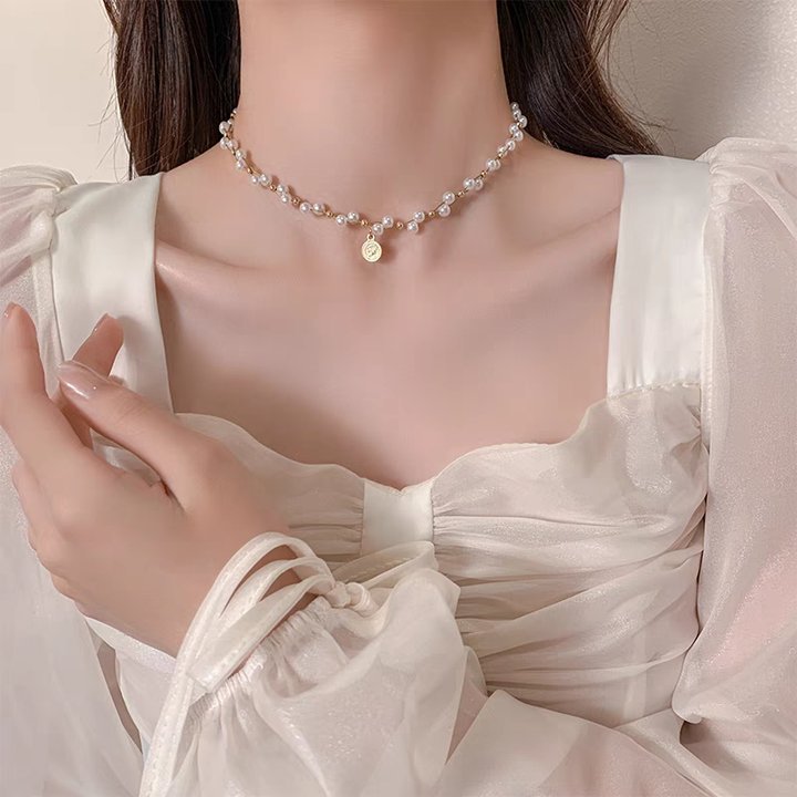 French retro camellia pearl necklace, a niche design for women, a high-end collarbone chain, fashionable and elegant, versatile necklace details Picture