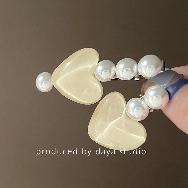 Mermaid Bubble Super Fairy French Wave Light heart-shaped Pearl hair clip, high-end, niche, sweet and elegant fringe by the sea clip undefined