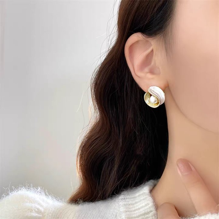 Small and exquisite pearl earrings for women, 2026 new style, light luxury and high-end feel, ear studs, niche design sense, internet-famous earrings Application Scenario
