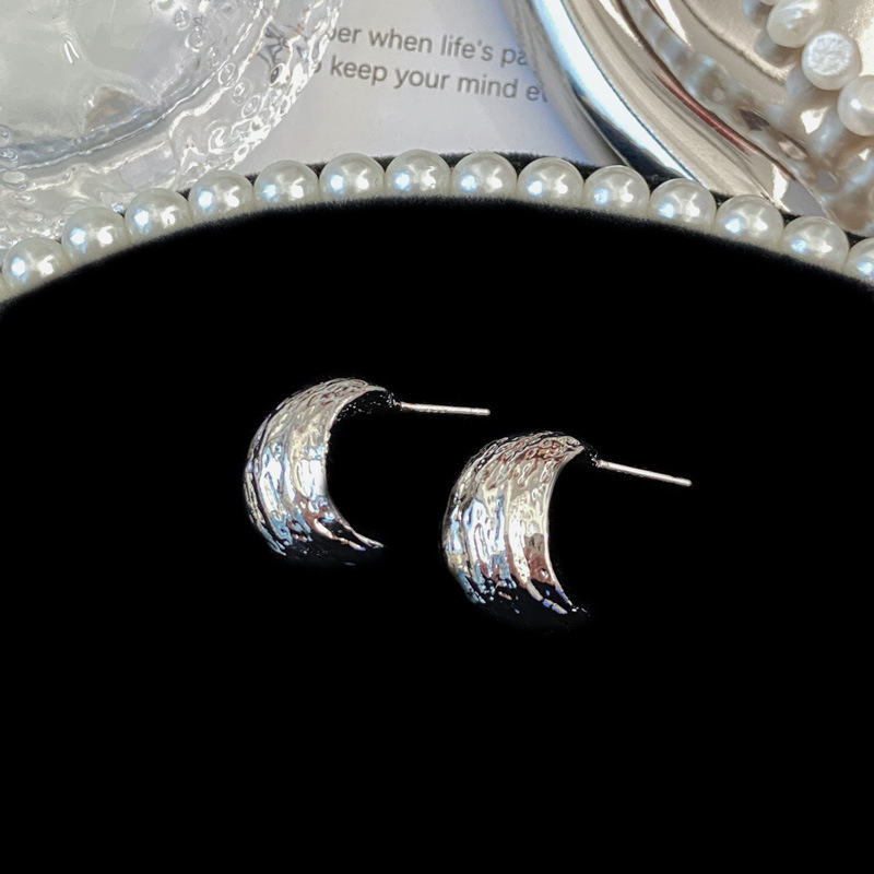 Cold and elegant silver stud earrings with silver needles and plain rings, high-end earring design, and unique, simple and niche style undefined