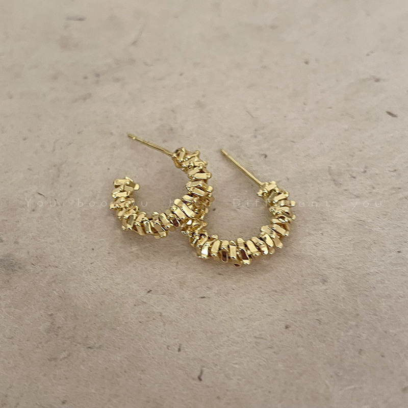 The C-shaped silver earrings for women feature a unique French design with a cold style. The stud earrings exude a sense of sophistication and elegance undefined