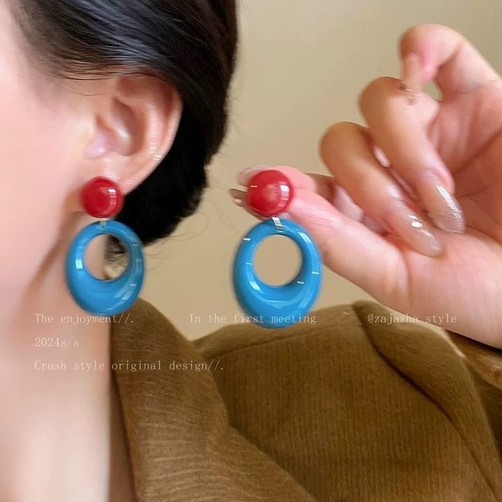 Zirconium rose flower earrings with a light luxury and high-end feel, stud earrings, a 2026 bestseller for women, are versatile and niche earrings for summer commutes undefined