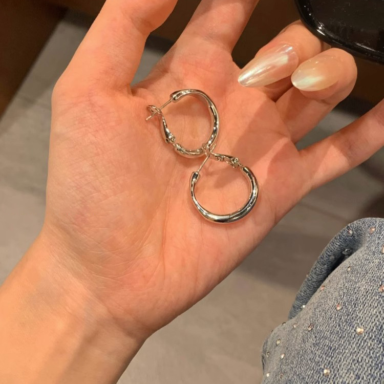Silver irregular circular ear studs, 925 silver needle, Korean cold style ear rings, light luxury and high-end earrings for women details Picture