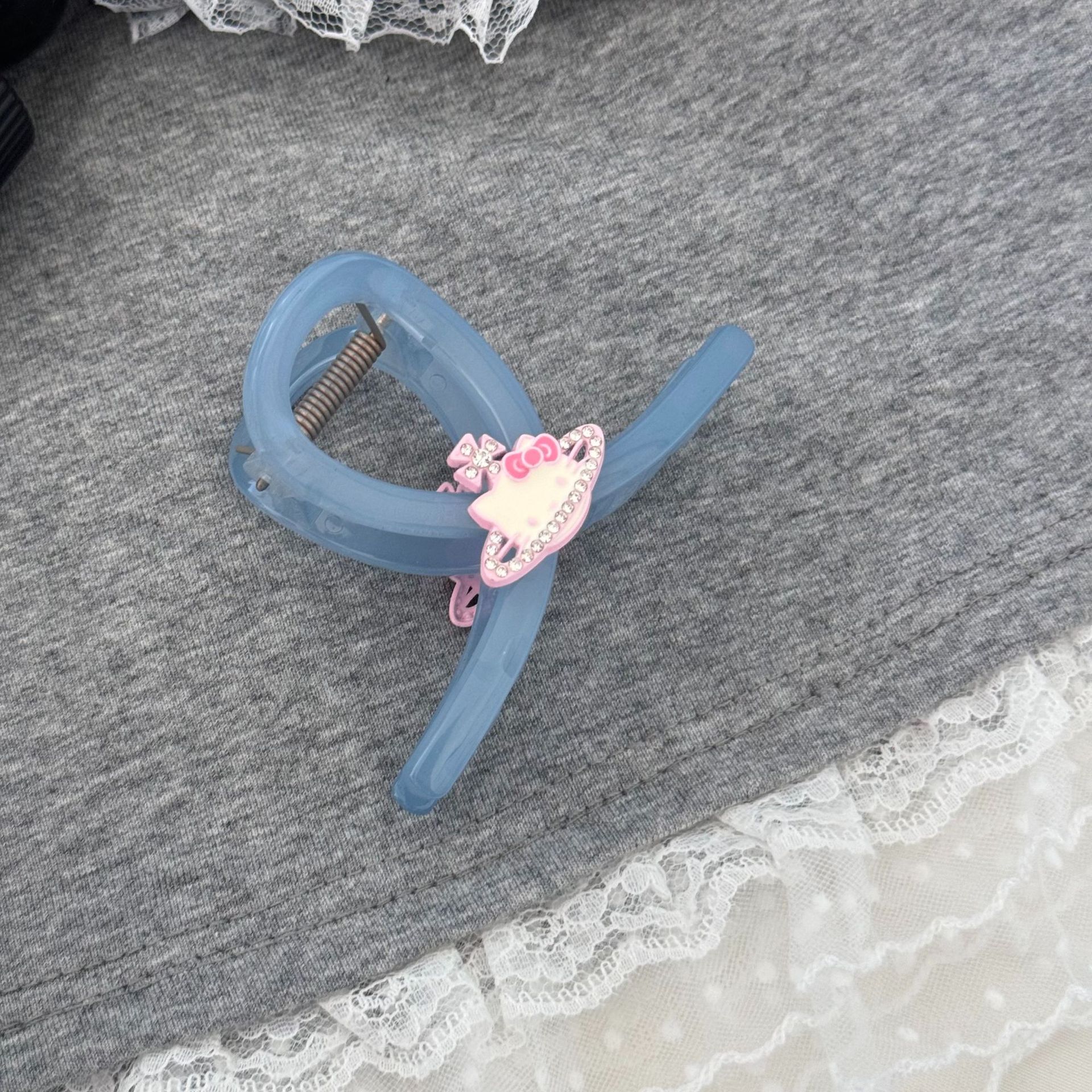 A versatile French-style hair accessory with a half-shark clip on the back of the head, a simple water diamond cat scratch-off clip, and a smooth, letter clip undefined
