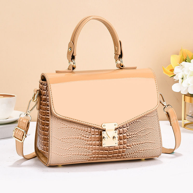 Manufacturer's foreign trade fashionable, versatile, trendy single-shoulder crossbody, popular small women's bag, new women's summer bag, ladies' undefined