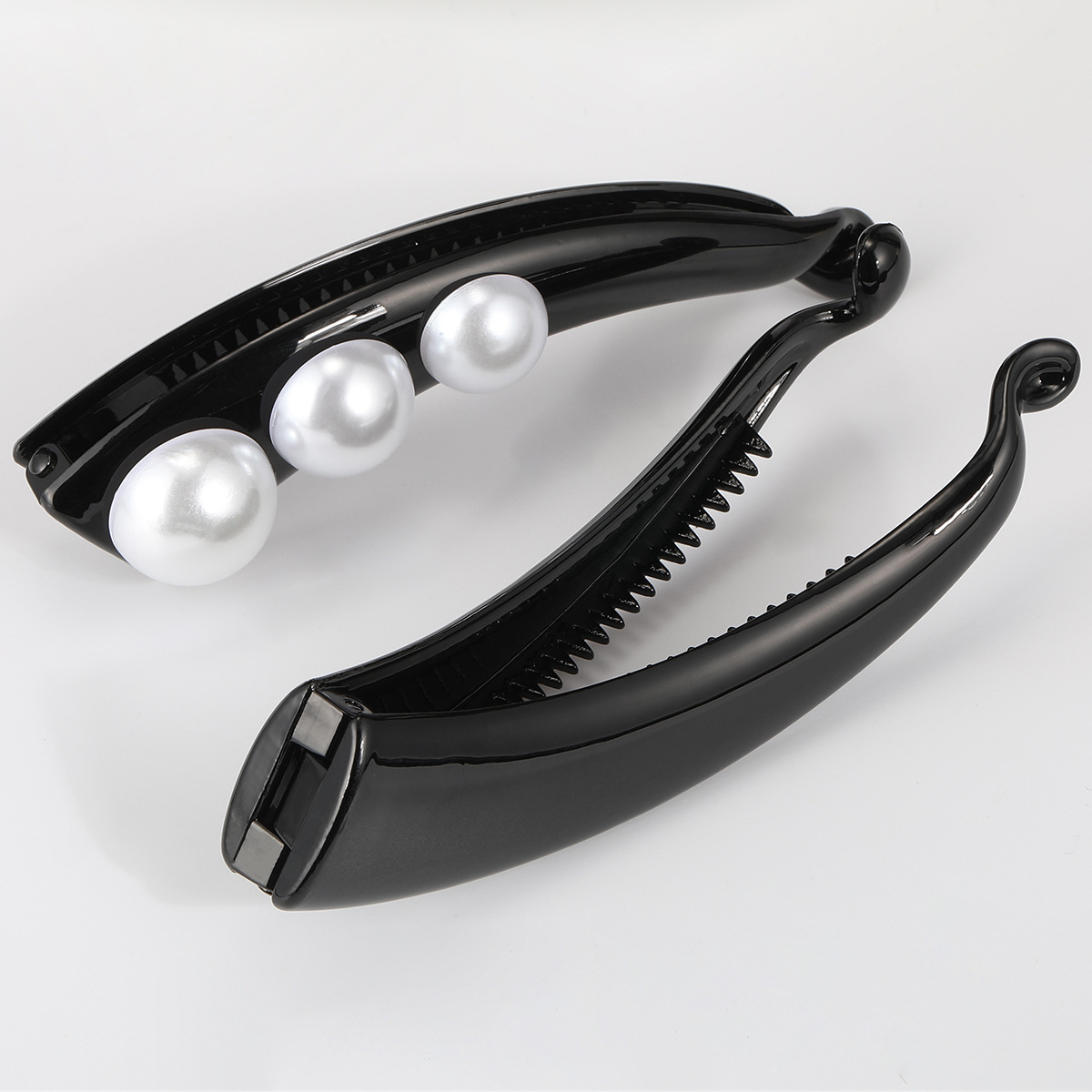 Moon-shaped PC material bright black banana clip vertical clip Korean version 11cm large ponytail clip DIY accessory details Picture