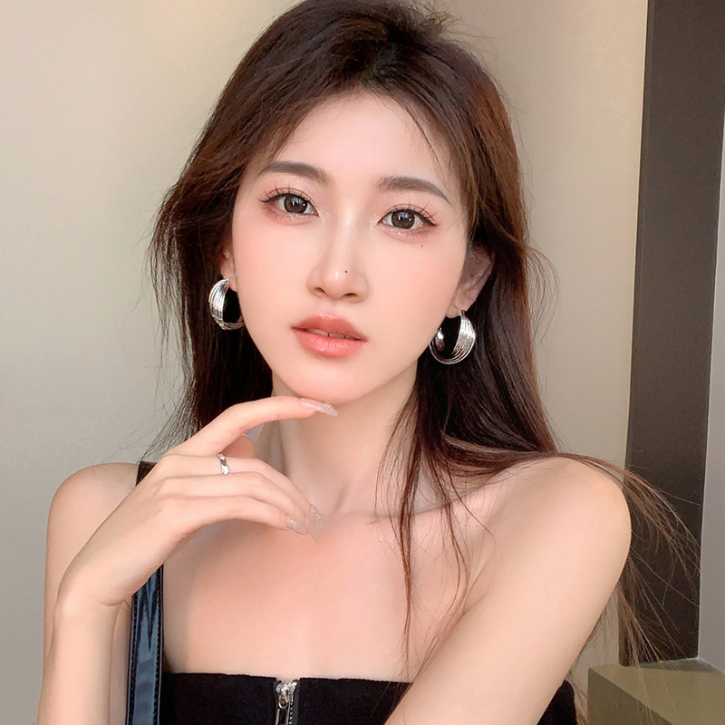 Retro Hong Kong-style hot girl large circle earrings, multi-layered circle, niche design, stud earrings, simple and high-end women's earrings Specification image