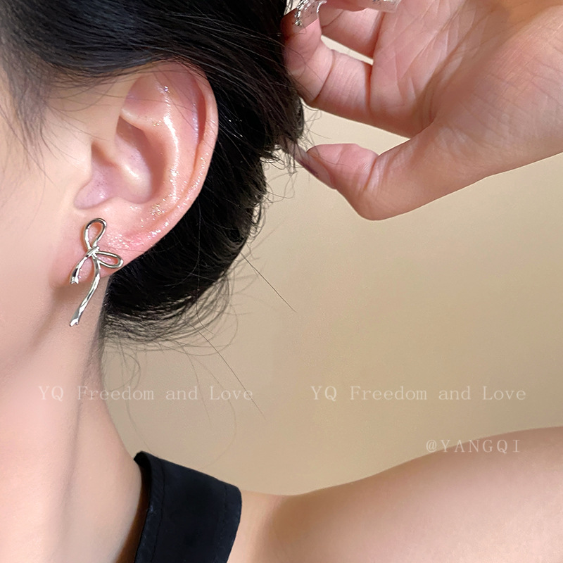 Simple and cold style tie bow stud earrings for women, sweet and elegant, versatile ins earrings 2026 new style earrings Specification image