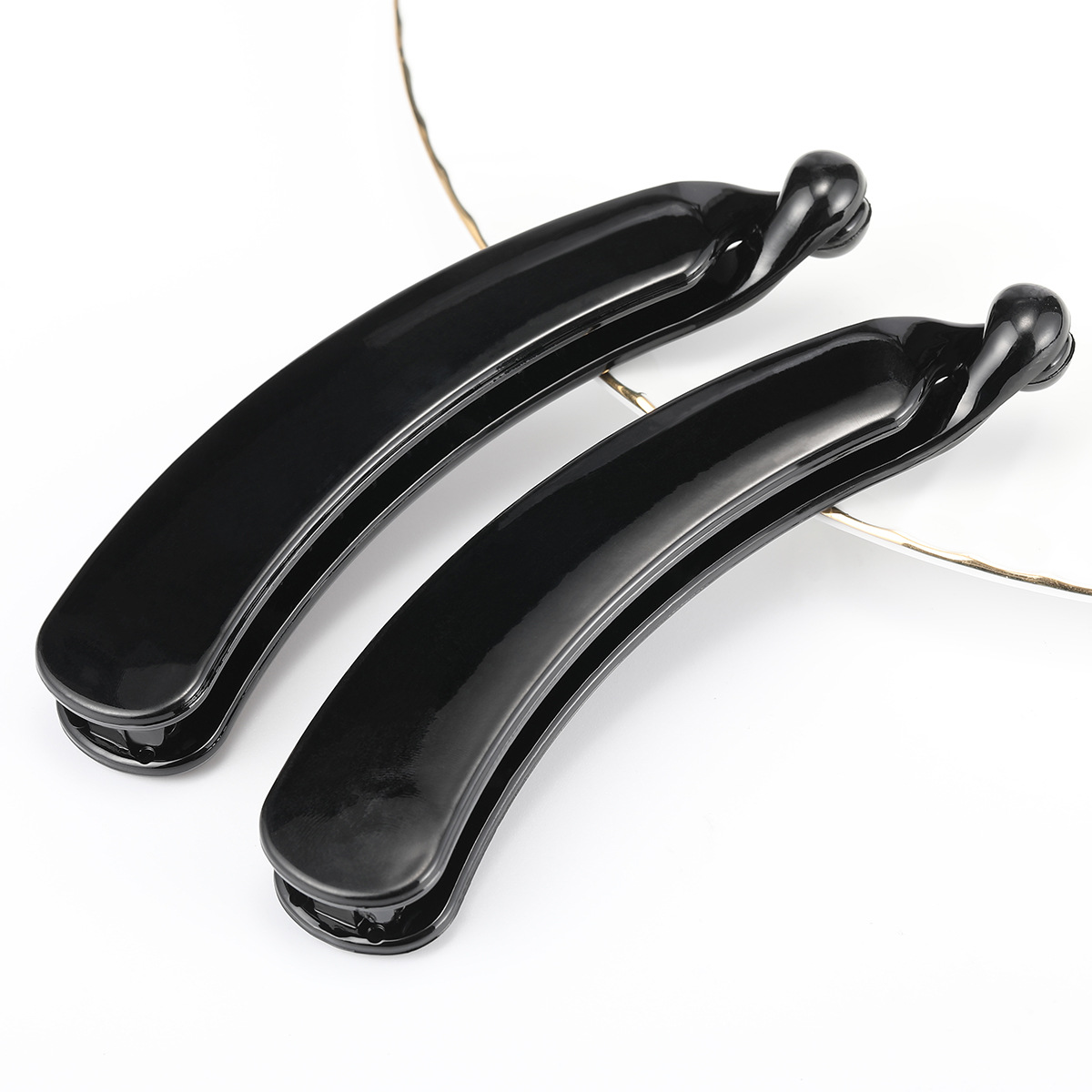 The new large-sized high ponytail banana clip with a trendy style, 11.2cm. It's a perfect tool for making your ponytail look voluminous and fluffy. Twist clip full image