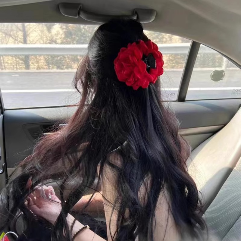 Caro's same rose flower hair clip for women, with a high-end and exquisite shark clip at the back of the head, and a large size for summer Application Scenario