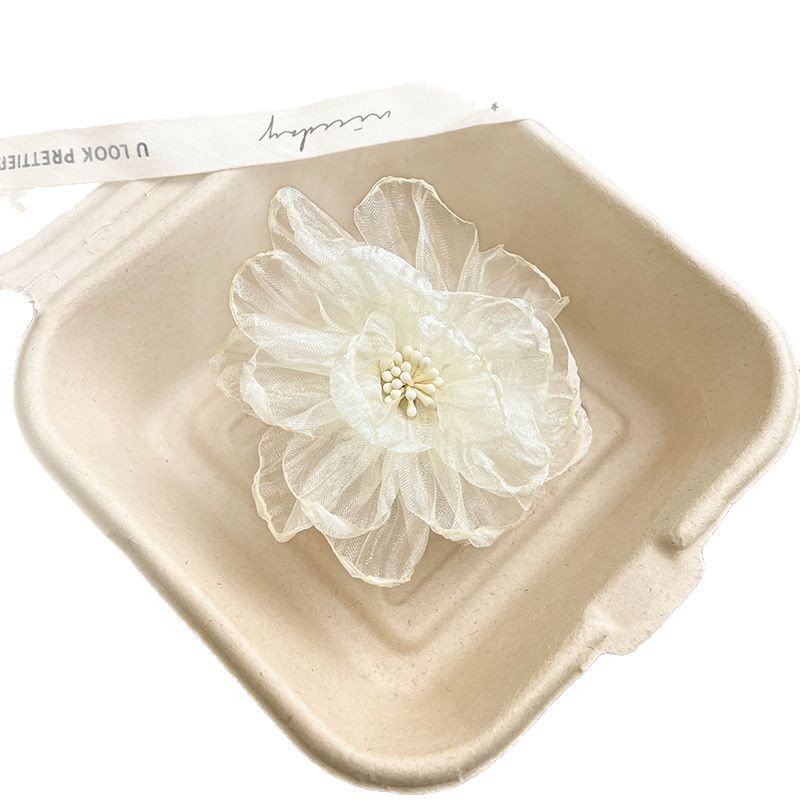 White Moonlight Organza Camellia Hairpin for Women, side bangs clip, seaside photo atmosphere hairpin, duckbill clip Application Scenario