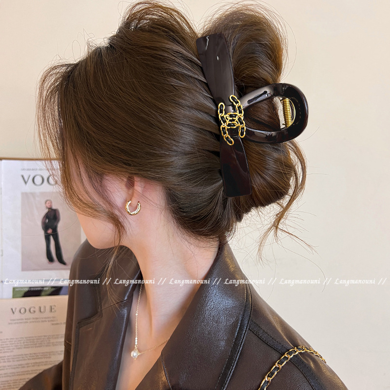 Elegant and light luxury letter grabber 2025 new large size with a high-end feel, shark clip hairpin clip on the back of the head, for women undefined