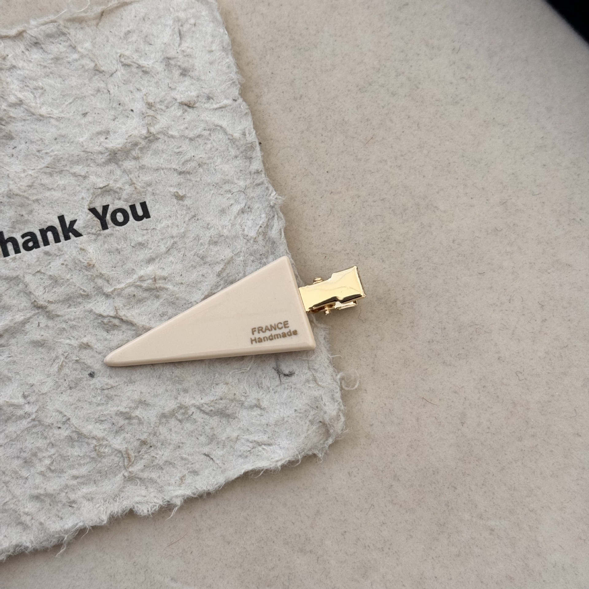 Shen Yue's same gold label design triangular makeup clip, cute and girlish retro hair clip, versatile and seamless clip, bangs clip undefined