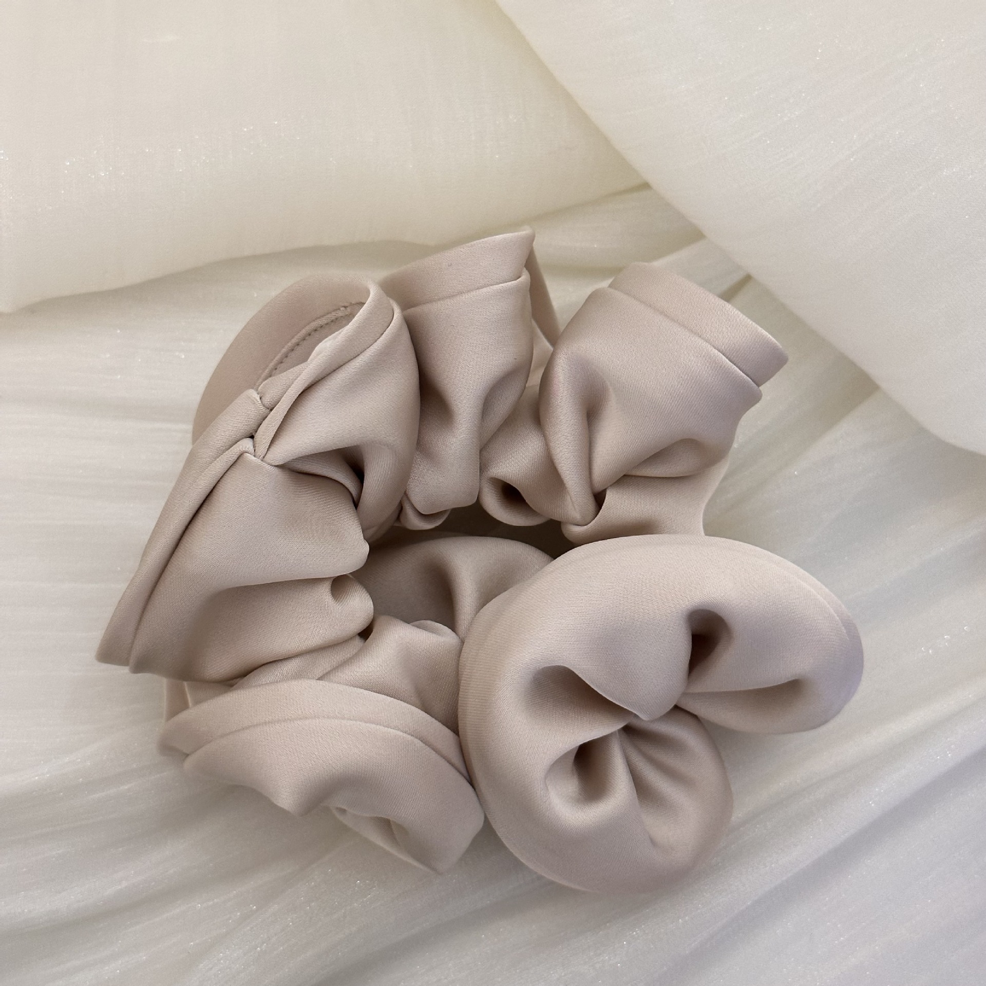 Big news! French high-end style large intestine hair tie ins, huge black fungus edge flower bud satin large intestine hair tie, elegant hair tie undefined