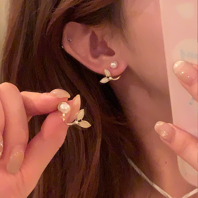 The rear-hanging fishtail pearl earrings for women are a new 2024 high-end style stud earrings with a unique and niche design full image