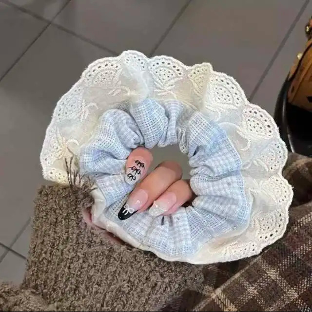 The same style as Zhao Lusi's large intestine hair band, with a high level of appearance in the Korean style, lace edge, ins school style hair band, sweet and stylish large intestine hair band undefined