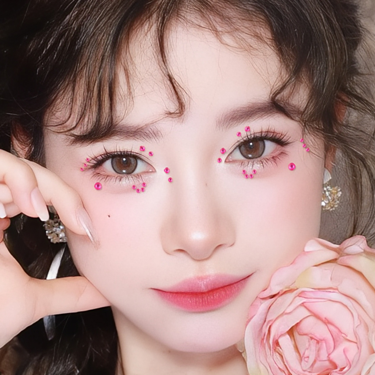 Rose red starry sky self-adhesive diamond stickers, multi-sized round diamonds, facial makeup, nail art, phone case decoration, bright diamonds Application Scenario