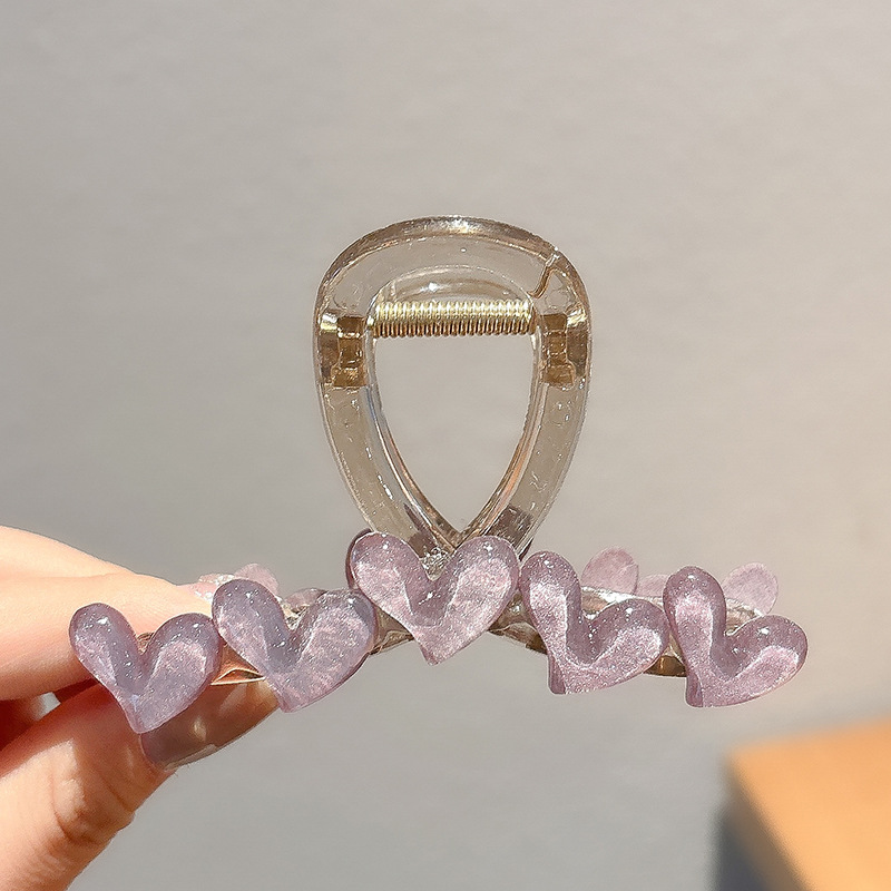 Simple jelly heart-shaped hairpin at the back of a woman's head, exuding a high-end and elegant charm. Shark clip, semi-tied hair accessory, hairpin undefined