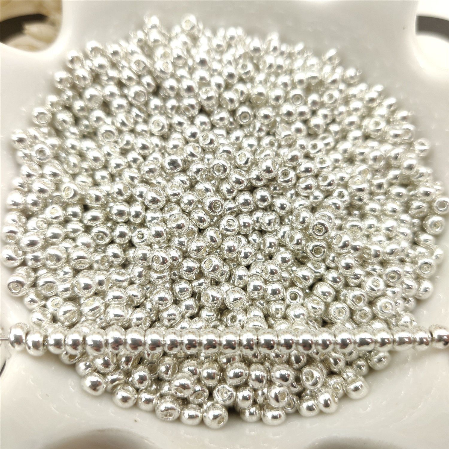 Wholesale of color-preserving metal spacer beads, loose beads, gold-plated beads, handcrafted diy beads, material accessories, large-hole straight-hole round beads undefined