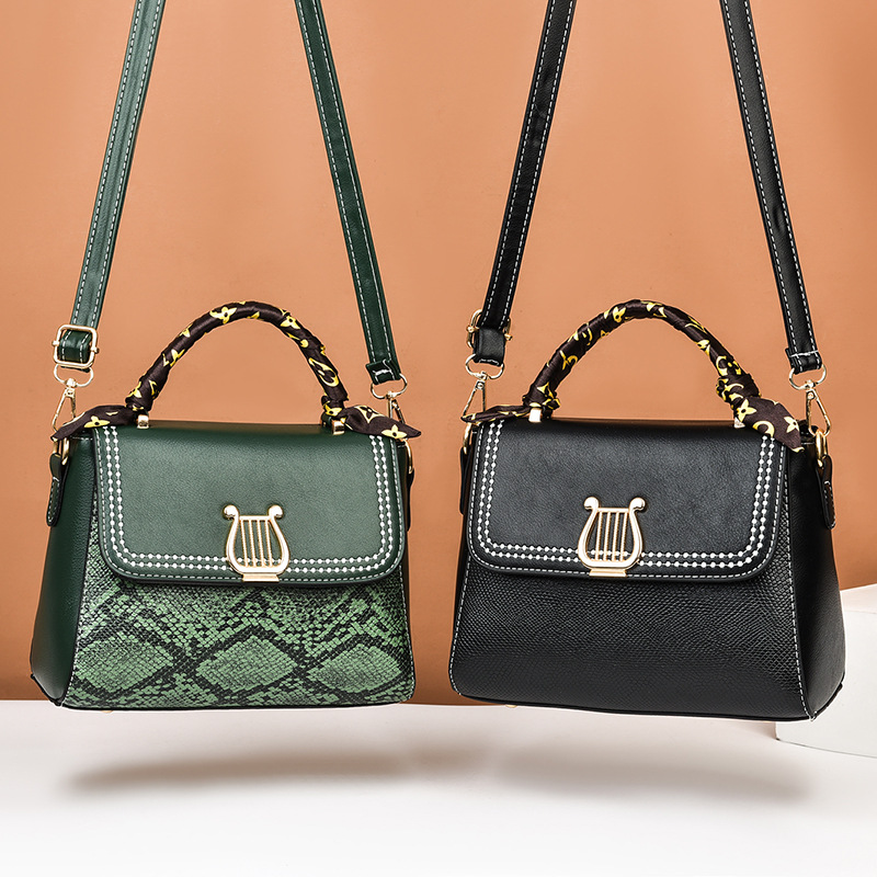The manufacturer's popular small bag for summer this year, the 2025 new fashionable spring and summer i versatile women's single-shoulder crossbody bag Application Scenario