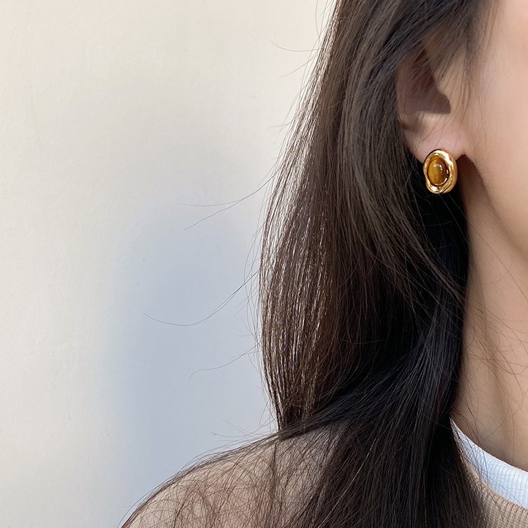 Wholesale of 925 Silver Needle Maillard Geometric Stud Earrings and Accessories for Women's 2024 New bestsellers with a retro atmosphere