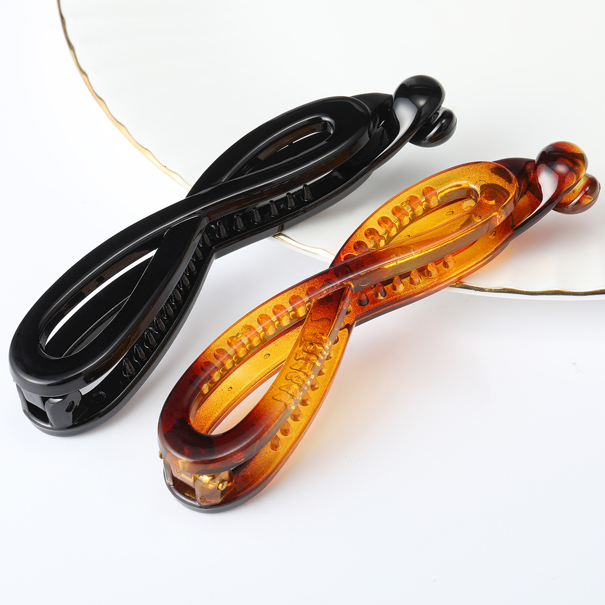 New large-sized 8-shaped banana hairpin, simple and retro ponytail hairpin, women's vertical hairpin, versatile high ponytail full image