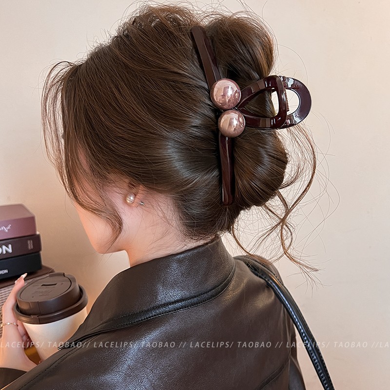 Design sense ~ Early spring high-end pearl claw clip for women, 2025 new style, high-end shark clip, hair clip, back clip Application Scenario