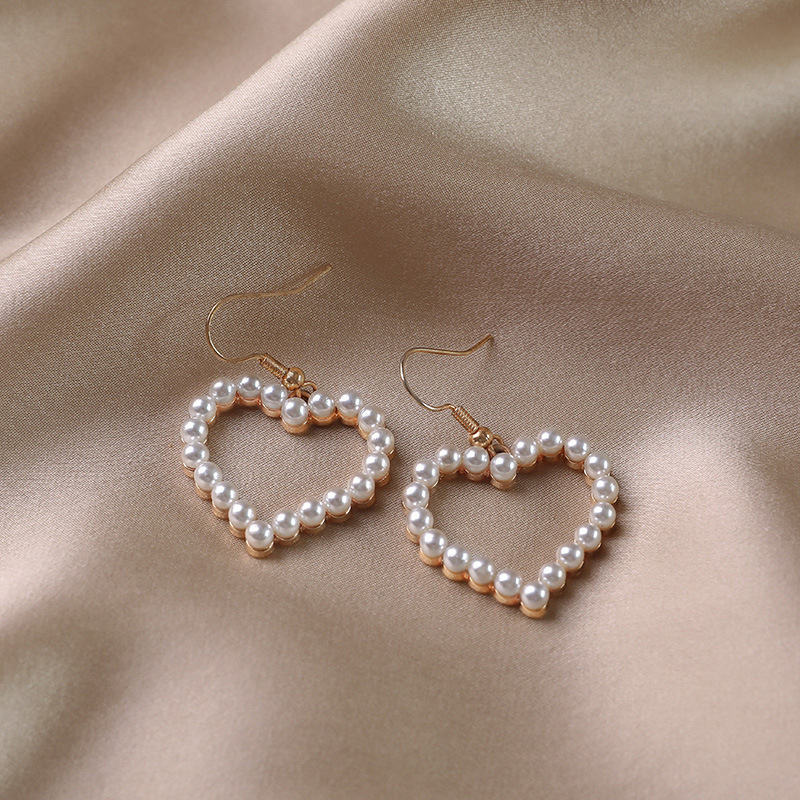 2026 New style fashionable and versatile earrings, feminine pearl stud earrings, silver needle, niche design, high-end sense earrings wholesale undefined