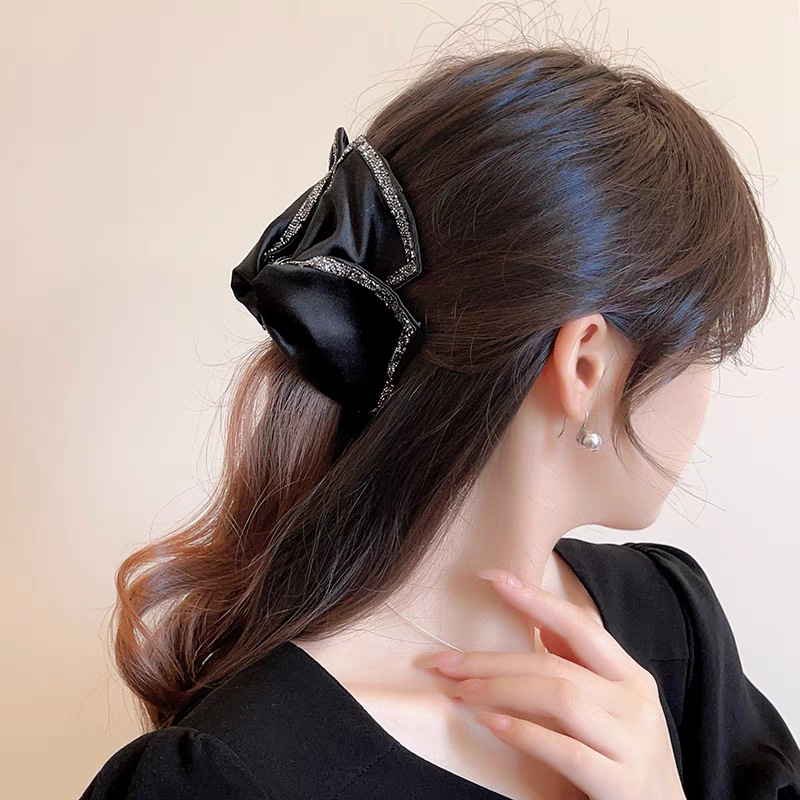 Korean-style black and white checkered triangular grab clip, large satin pearl shark clip hairpin, women's high-end hairpin headwear undefined